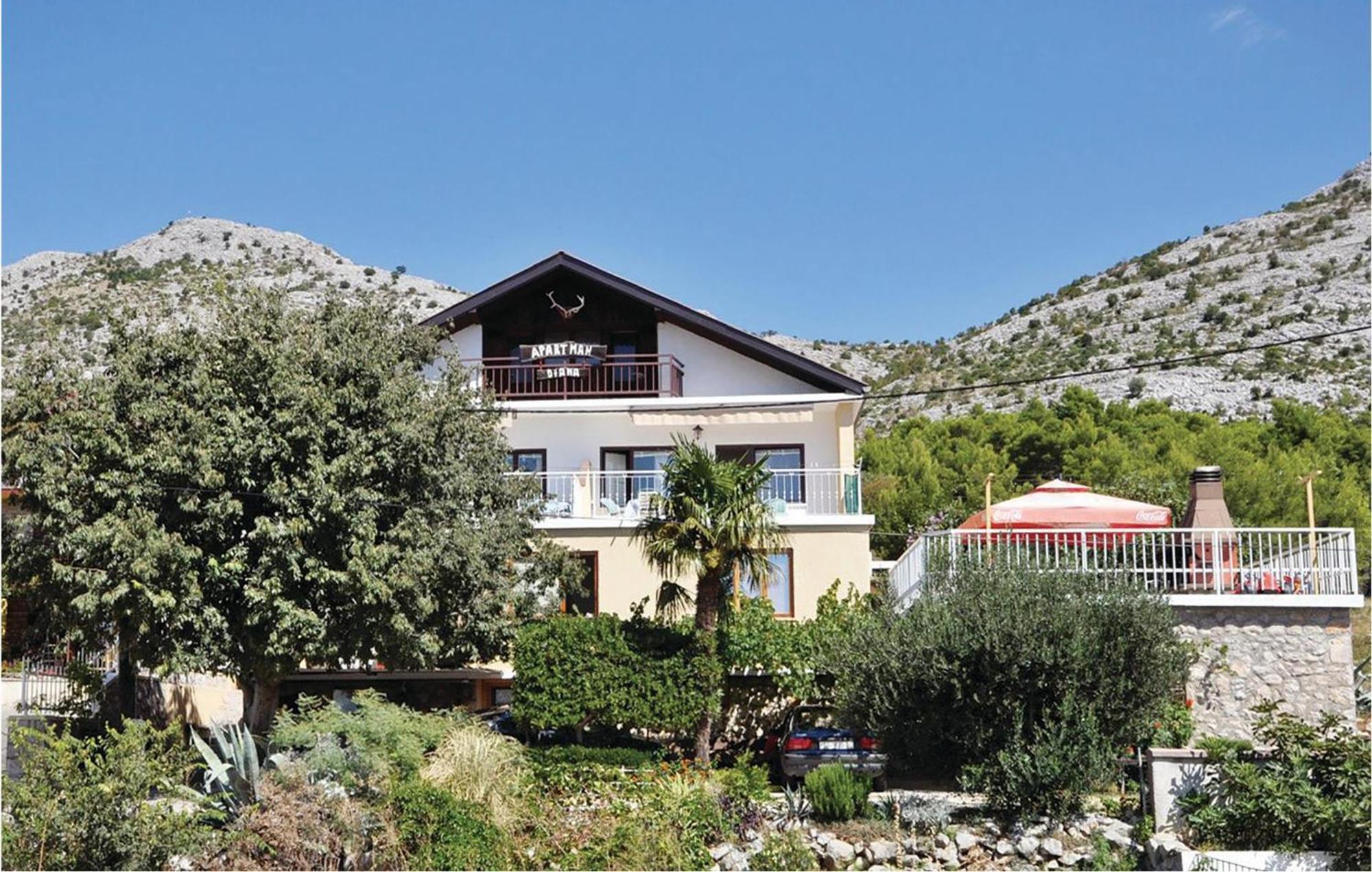 2 Bedroom Lovely Apartment In Starigrad Paklenica Exterior photo